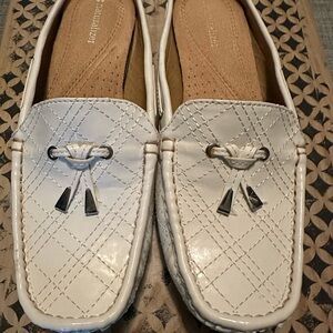 Naturalizer slide on mule in white size 8